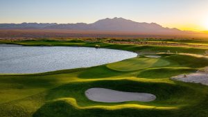 golf course with water feature and view of mountains