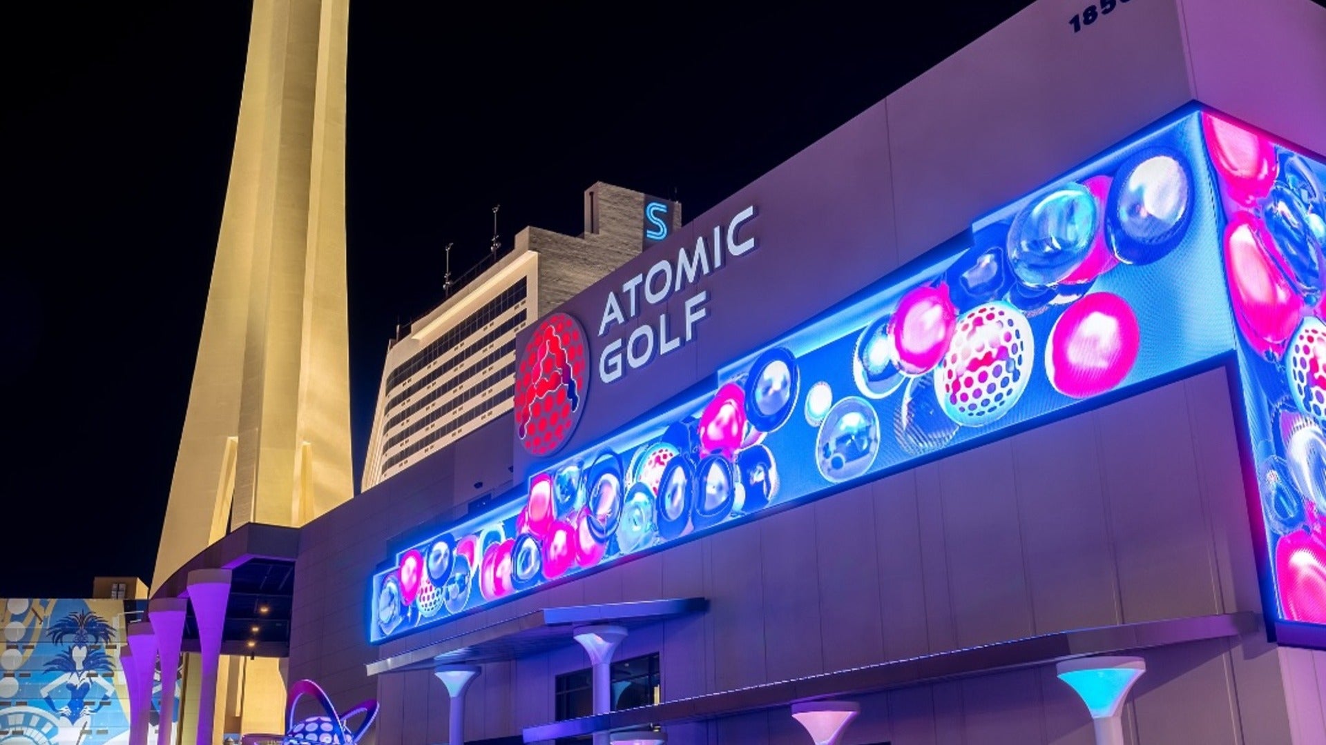 golfing outlet signage at night