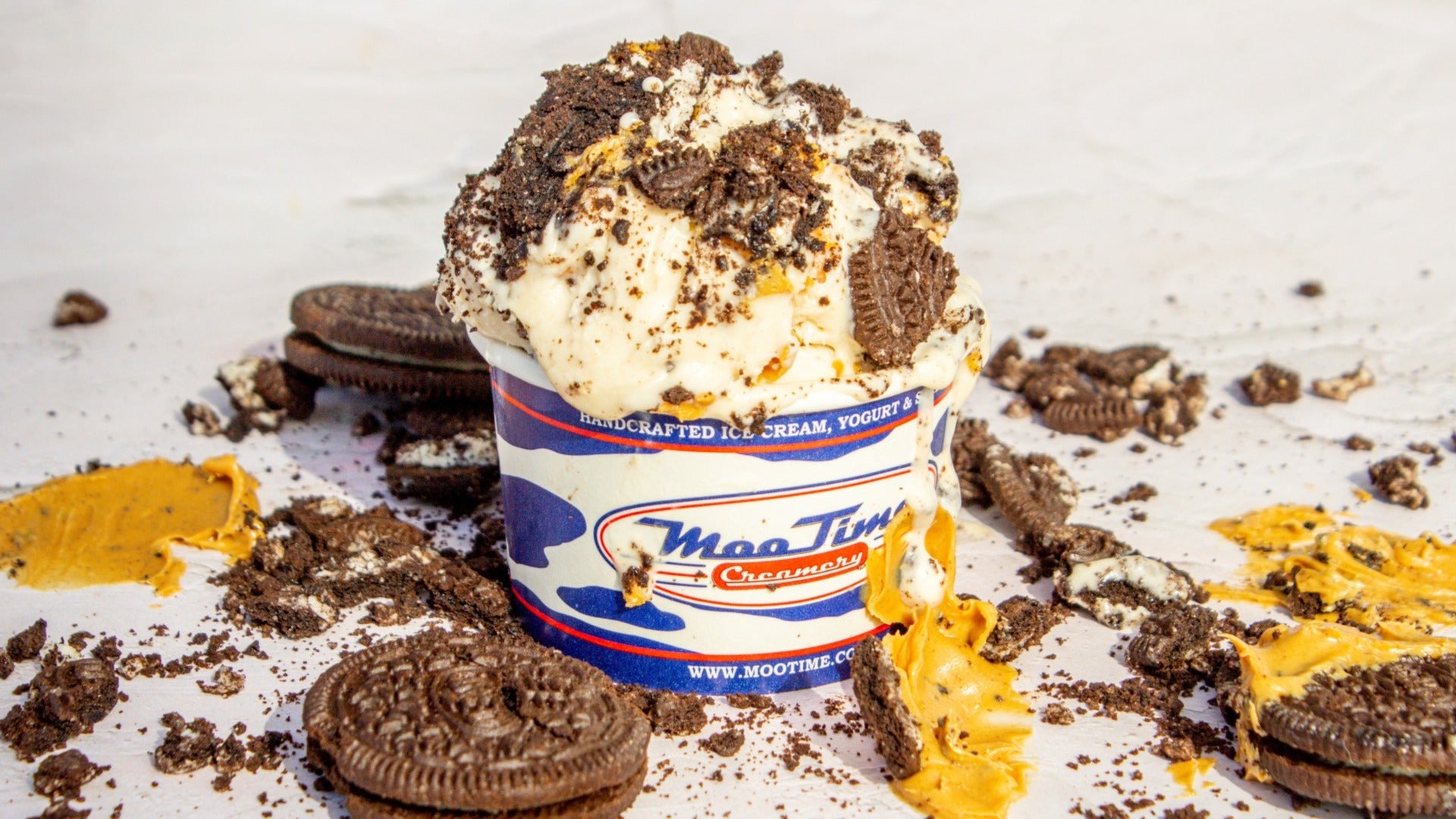 ice cream in a cup with cookies