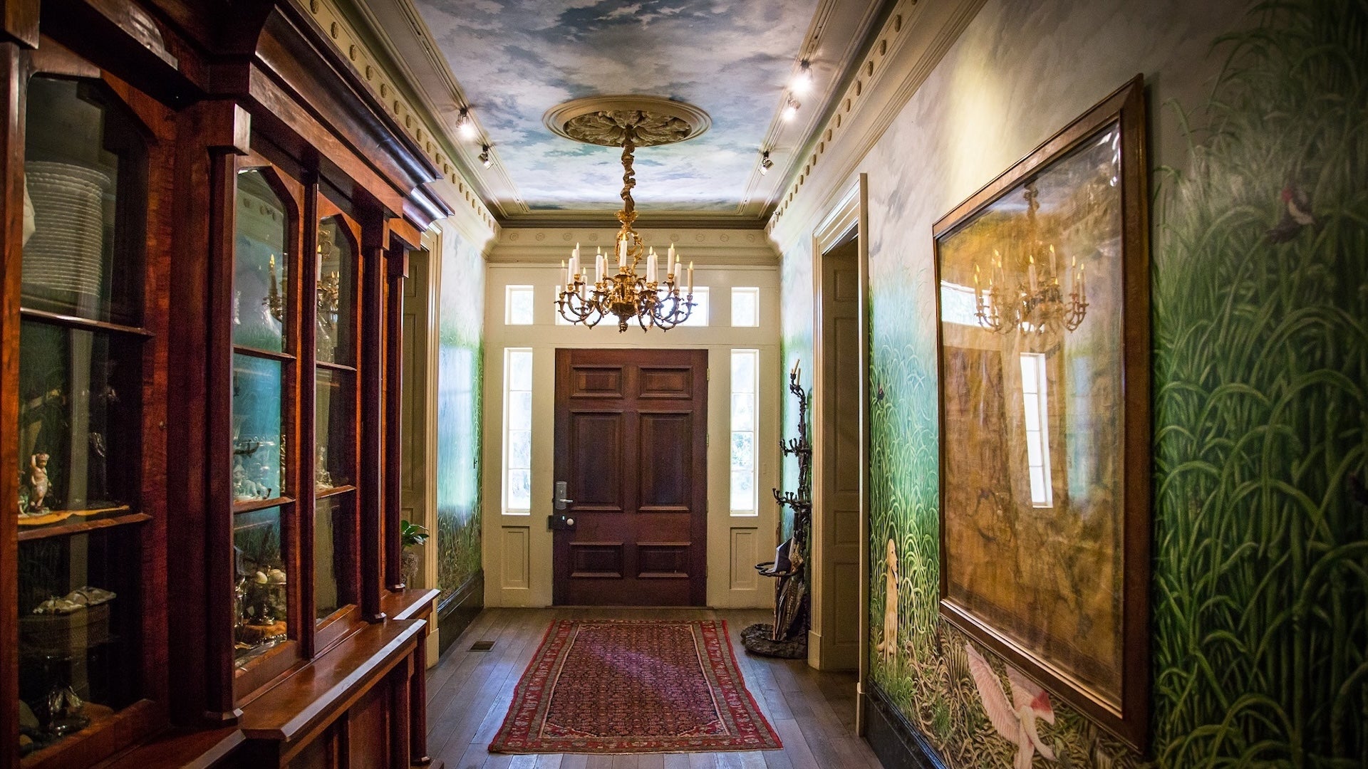 an old-style interior design of an old house