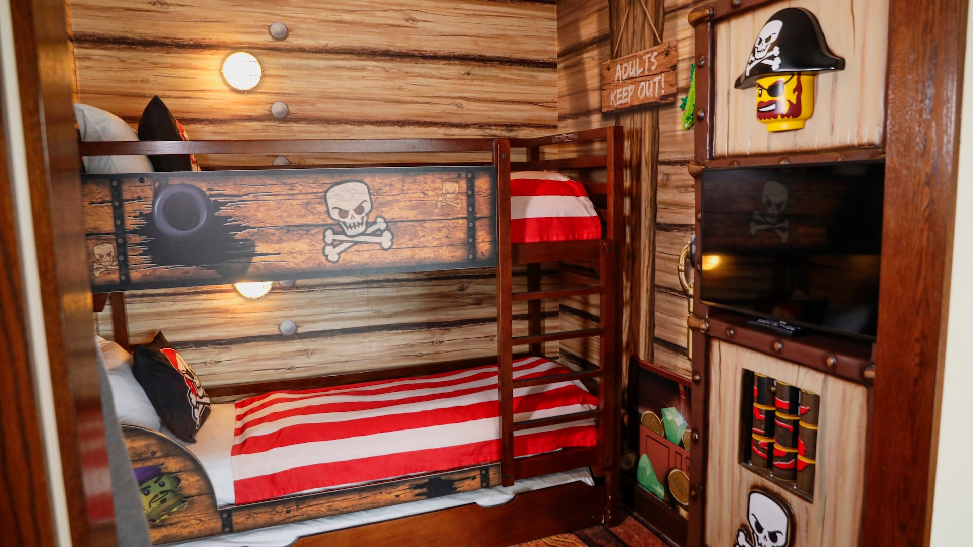 Bunk beds with pirate themed decor at the LEGOLAND hotel in California