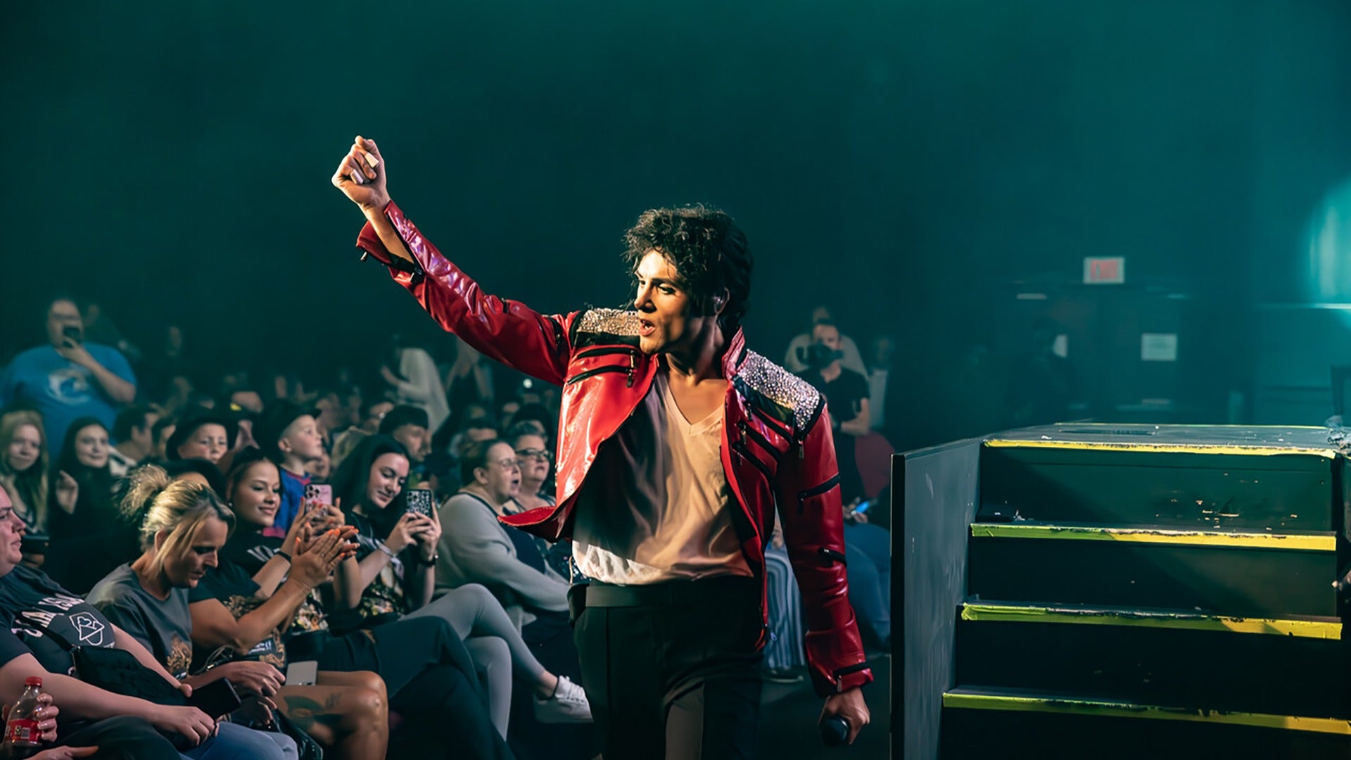 michael jackson impersonator with an audience