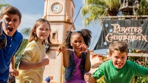 kids in front of the pirates of the caribbean ride at disney world