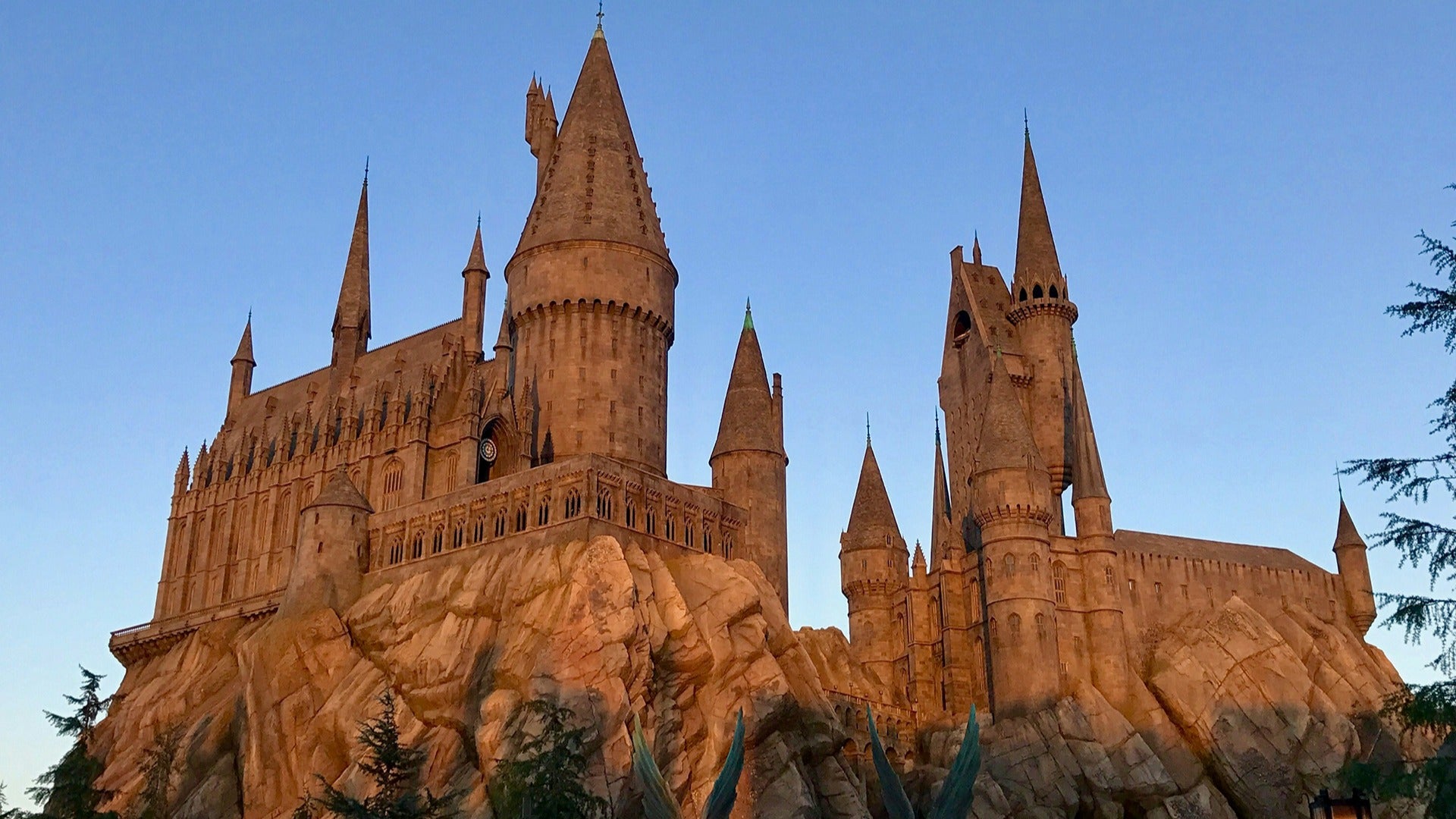 the hogwarts castle facade
